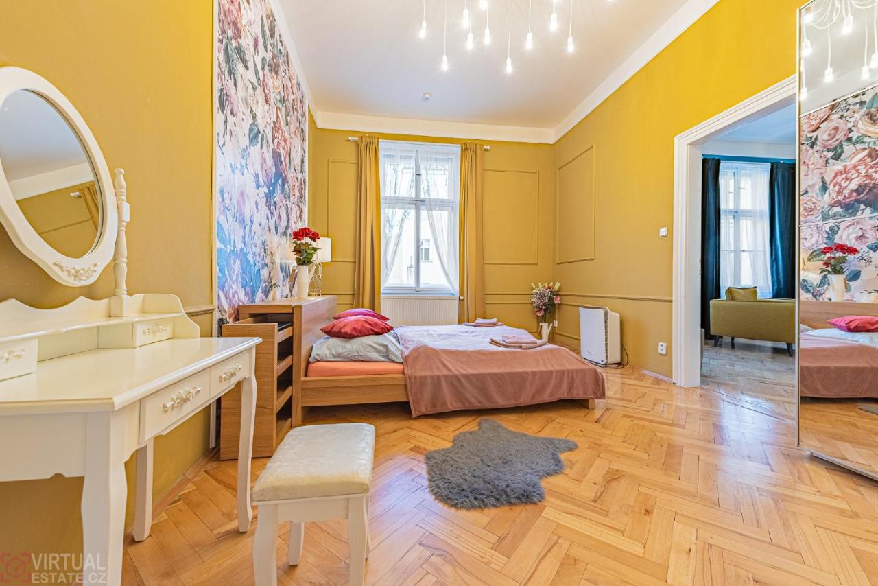 Colorful Wenceslas Square Apartment 布拉格 外观 照片