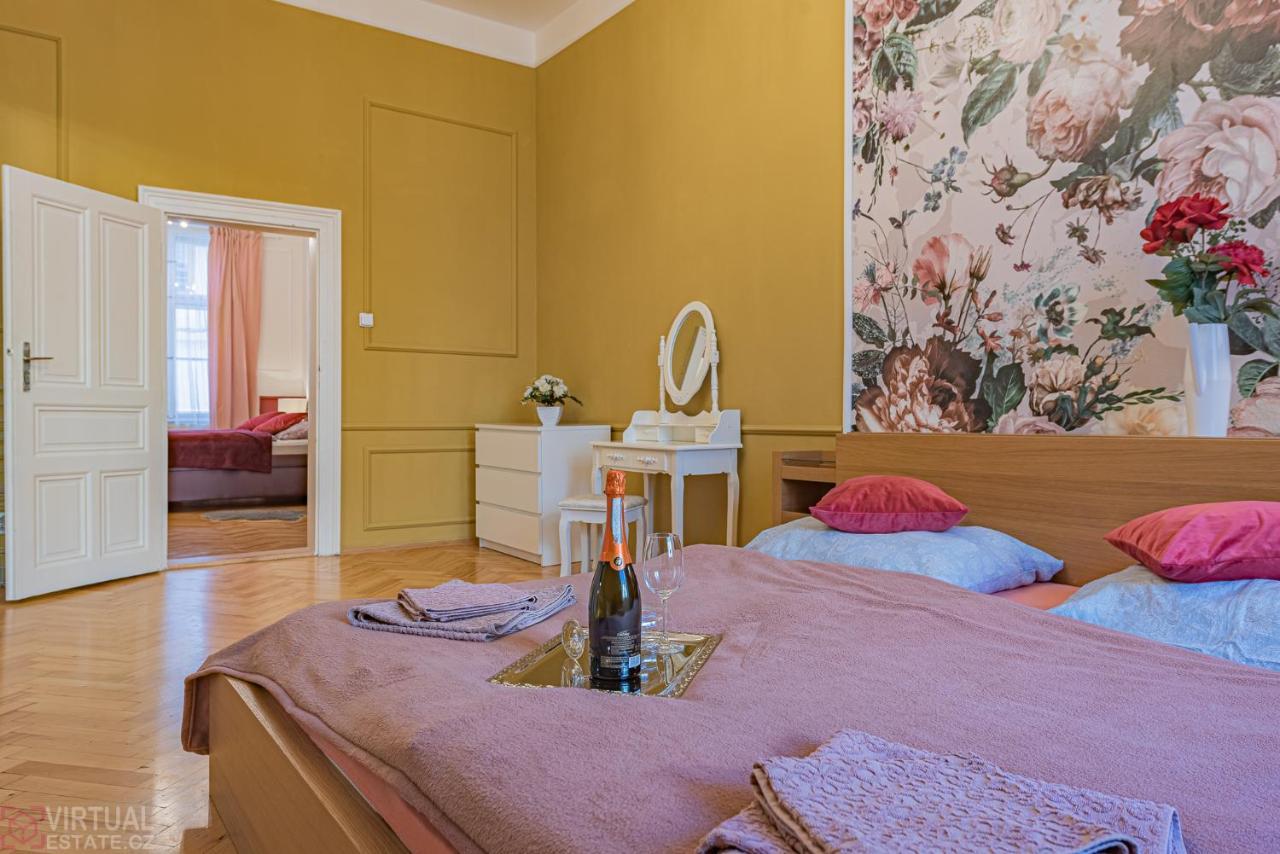 Colorful Wenceslas Square Apartment 布拉格 外观 照片