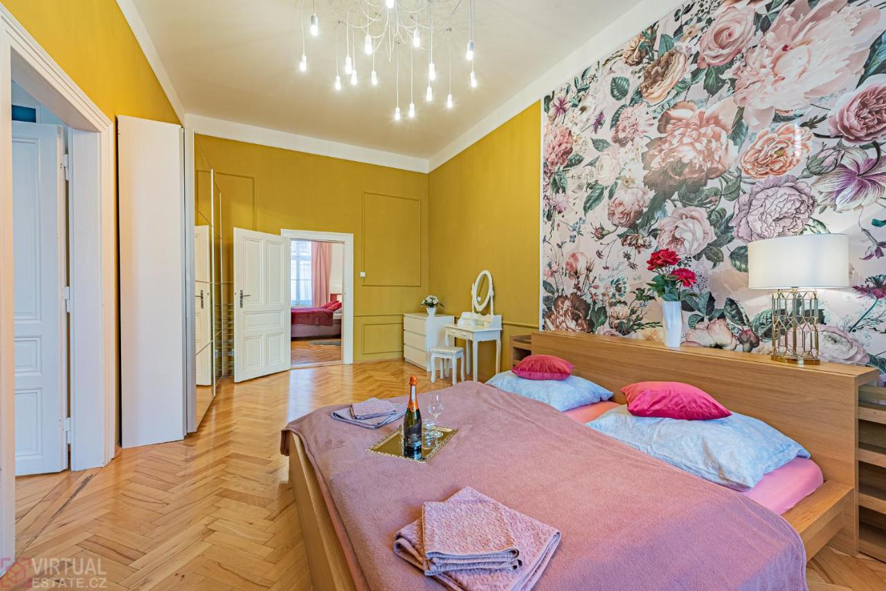 Colorful Wenceslas Square Apartment 布拉格 外观 照片